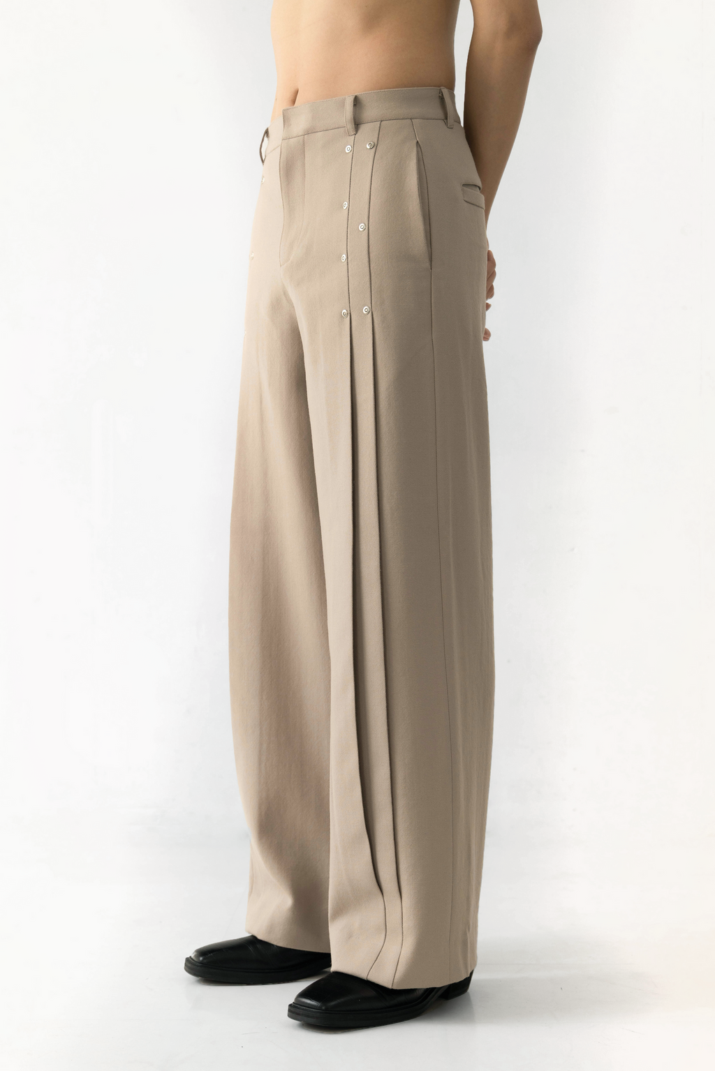 RIVET PLEATED WOOL PANTS