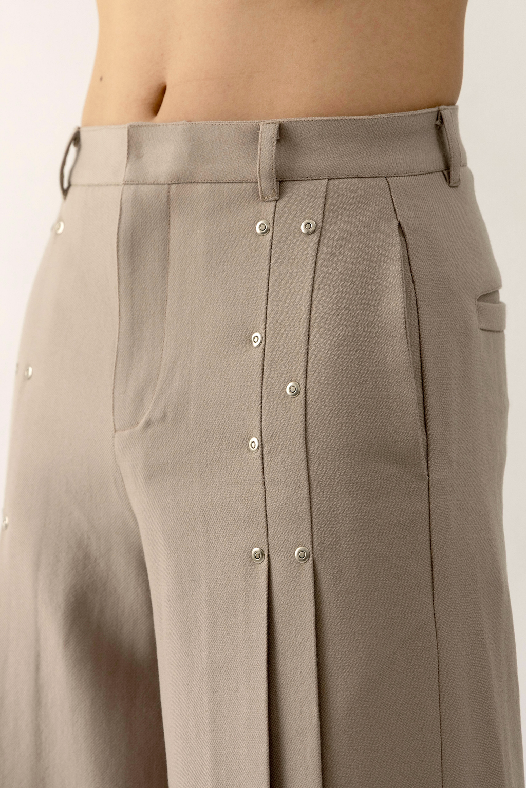 RIVET PLEATED WOOL PANTS