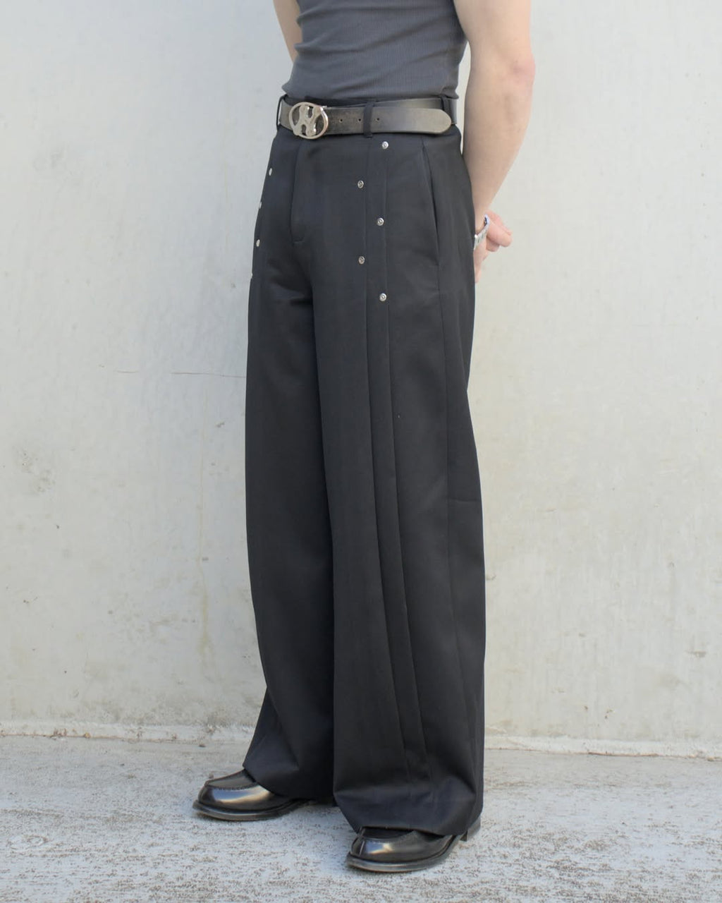 RIVET PLEATED WOOL PANTS